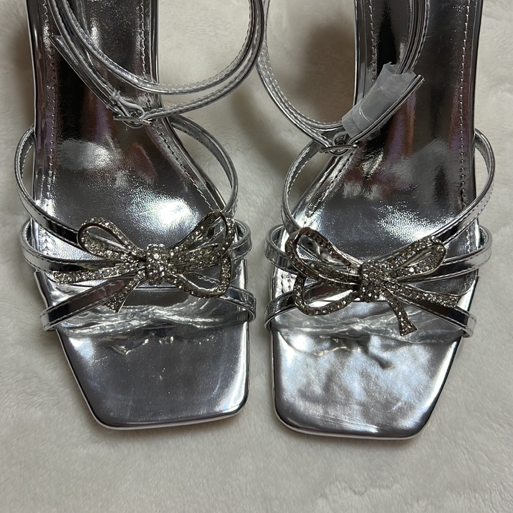 👡NWOT Silver Strappy Ribbon Stilleto Sandals - Picture 4 of 8